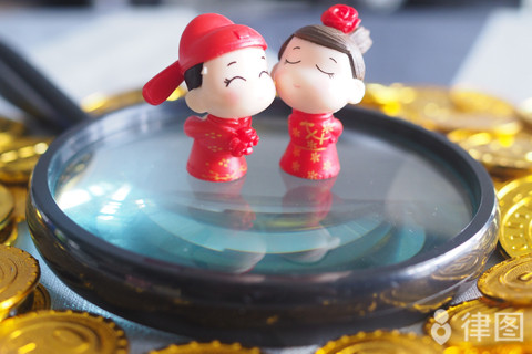 离婚了还能起诉对方返还用的钱吗