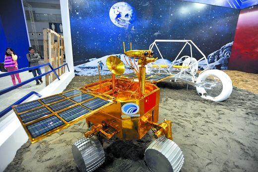中国载人月球车亮相:整车可折叠最多承载两人(图)