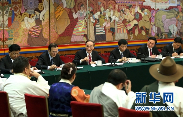3月12日，中共中央政治局常委、中央纪委书记王岐山参加十二届全国人大三次会议西藏代表团的审议。 新华社记者马占成摄