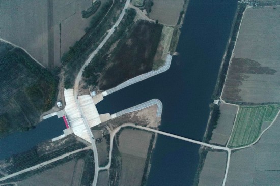 这是引黄入冀补淀工程河北邢台宁晋段干渠（10月31日摄）。